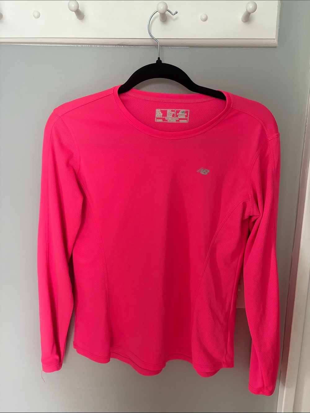 GUC New Balance Women's Bright Hot Pink Long-Sleeve Dry Shirt Size Medium